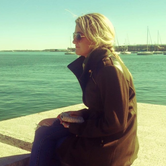 Meet your Posher, Julia - Picture 2 of 6